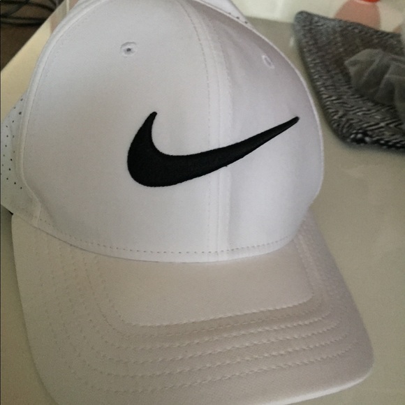 Nike hat - Picture 4 of 4